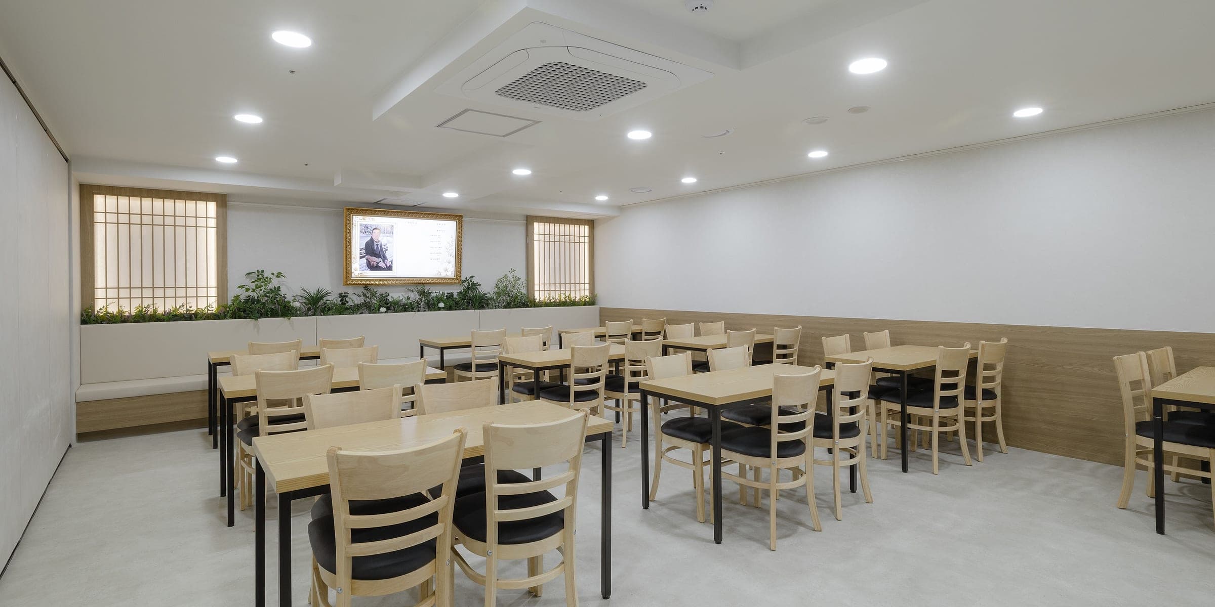 넓고 밝은 접객실